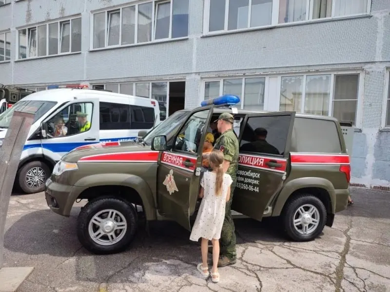 Министерство обороны предложило расширить полномочия военной полиции, включая право опрашивать граждан и требовать документы. Законопроект опубликован на портале проектов нормативных правовых актов.