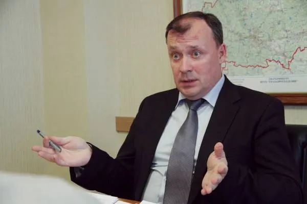 Городская дума приняла заявление о досрочном уходе Алексея Орлова с должности; он возглавлял город с 2021 года и рассматривает политическую перспективу в регионе.