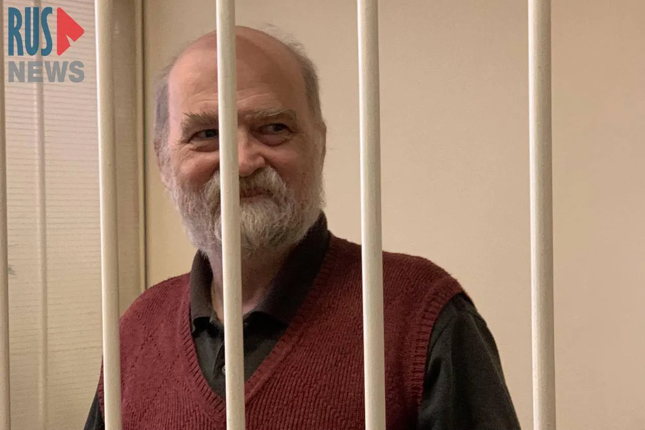 Диссидента Александра Скобова держат в ШИЗО до 30 октября; адвокат не допускается к нему; ему предъявлены обвинения в терроризме; Росфинмониторинг включил его в перечень террористов и экстремистов.