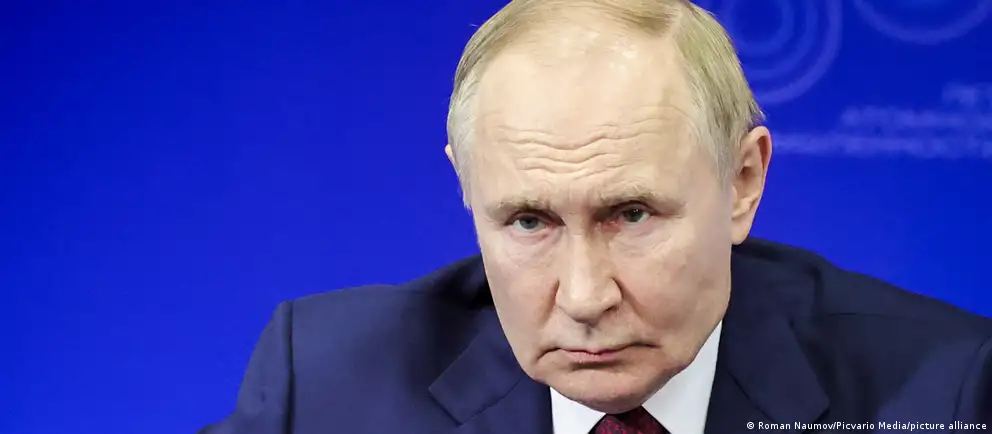 Путин повторно обвинил Запад в агрессии и призвал к миру, обсуждая угрозы и будущее вооружения. Место заседания Валдай перенесли в Подмосковье по соображениям безопасности.