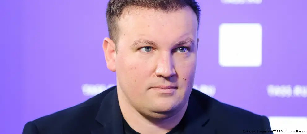 Михаил Звинчук вернулся в Россию после задержания в Черногории и объяснил инцидент связью с исследованиями церковного раскола; он опроверг слухи об участии Интерпола и Европола.