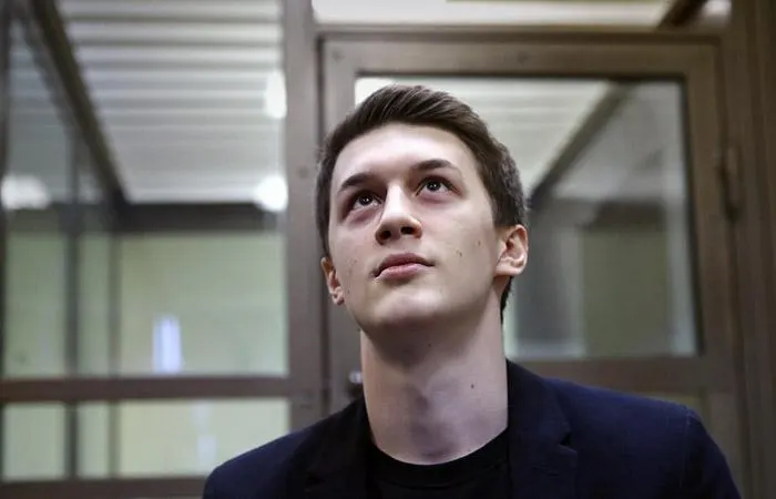 Росфинмониторинг исключил блогера Егора Жукова из перечня террористов; позже в перечень добавили журналиста Александра Невзорова, а в 2024 году его и Лидию Невзоровых признали экстремистским объединением.