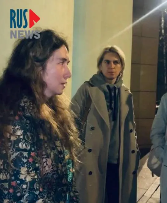 Дело связано с попытками давления на участницу митинга; суд вынес штраф за участие в несанкционированном мероприятии.