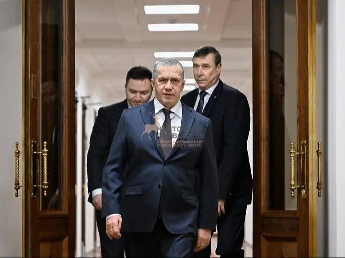 Экс-вице-премьер и полпред на Дальнем Востоке будет курировать патриотическое воспитание; в материалах упоминаются вопросы недвижимости и связи сына с подрядчиком.