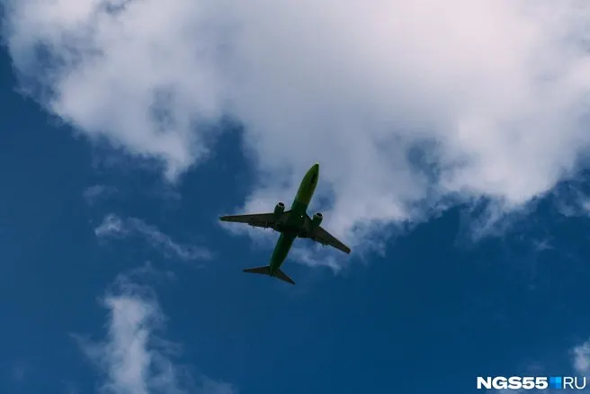 AZUR air отменяет прямые рейсы Омск — Нячанг и ещё шесть городов; перевозчик перенаправляет флот, пассажиров просят обращаться к туроператорам.