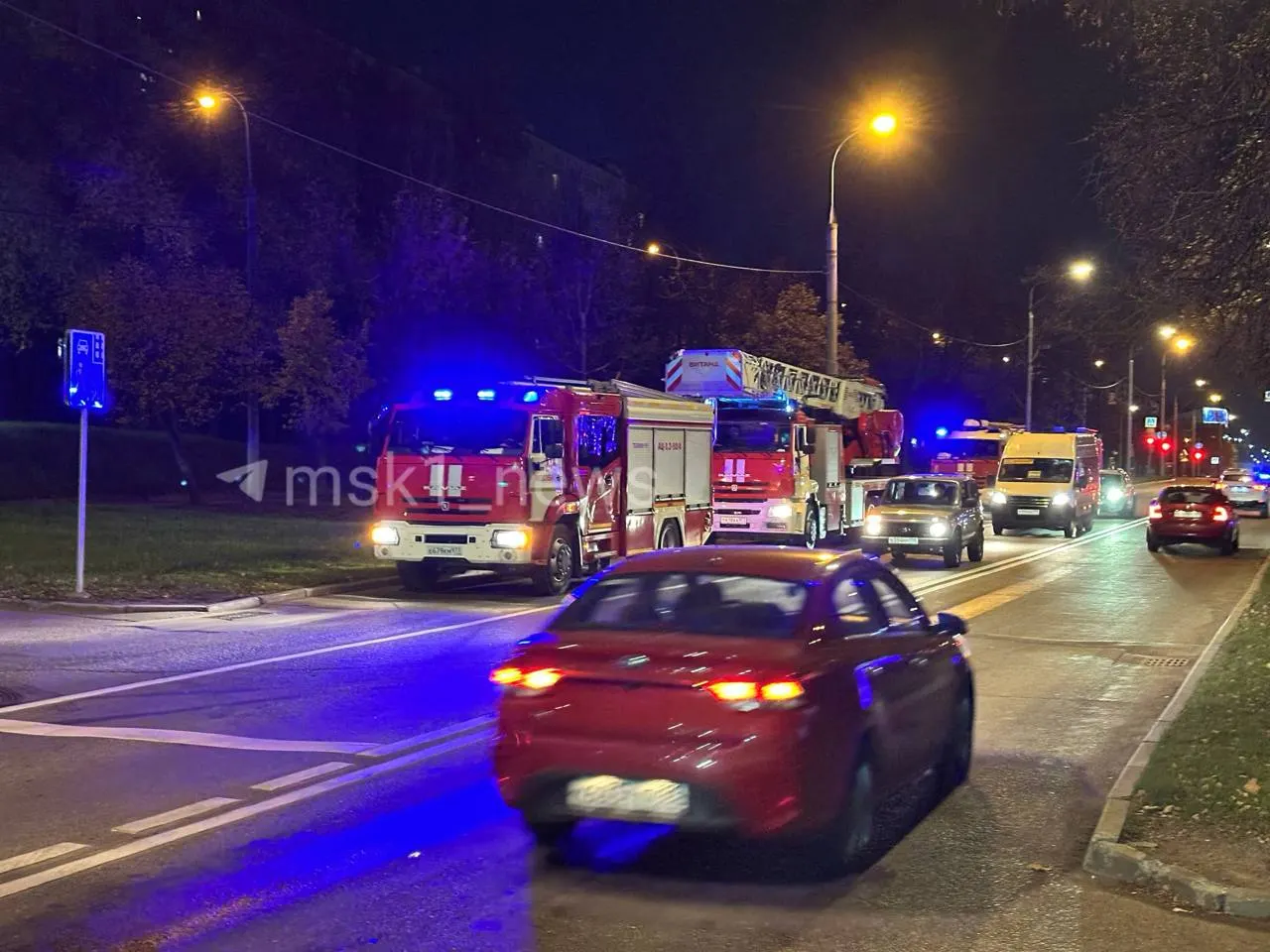 Пожар в Гольяново произошёл в двухкомнатной квартире; площадь возгорания около 45 кв.м. Погиб один человек, эвакуированы 40 жильцов и спасены 6.