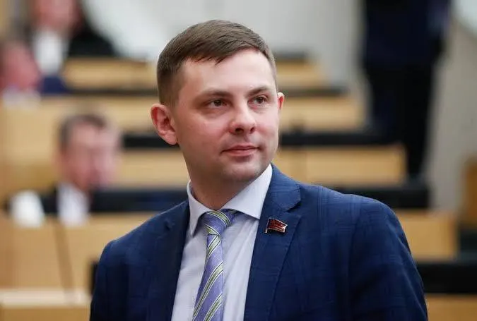 Депутат Госдумы и первый секретарь Коми КПРФ арестован по обвинению в оправдании терроризма; суд избрал меру пресечения в виде содержания под стражей.