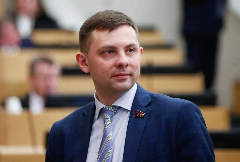 Депутата Госдумы Олега Михайлова задержали в Москве по делу об оправдании терроризма; суд решит меру пресечения.