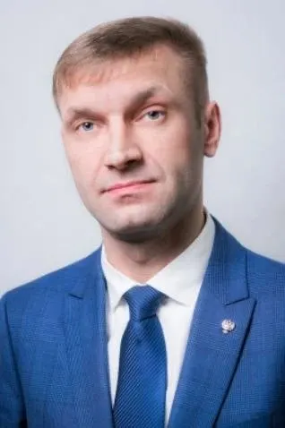 Суд вынес решение о передаче имущества в казну. В списке значились квартиры, участки, дома, автомобили и наличные, фигурант задержан по делу о взятке.