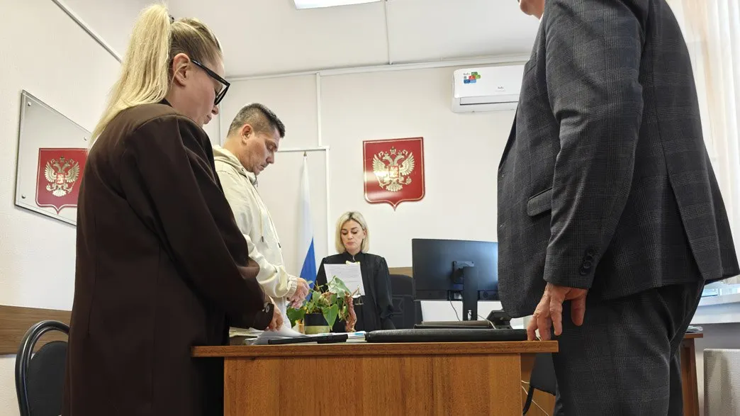 Суд вынес три штрафа по 30 тысяч рублей за публикации о прилётах беспилотников; текст документа, на основании которого выносились штрафы, недоступен.