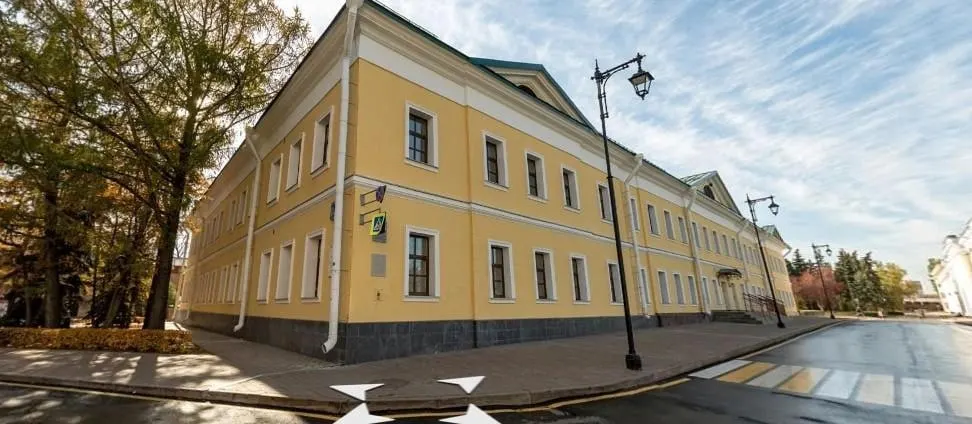 Реставрационные работы близ Кремля завершатся к 2027 году; в корпусе планируют разместить экспозицию, часть второй биеннале экологического искусства.