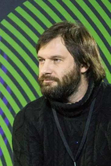 Суд Москвы заочно арестовал журналиста по обвинению в оправдании терроризма; подробности дела держатся в секрете.