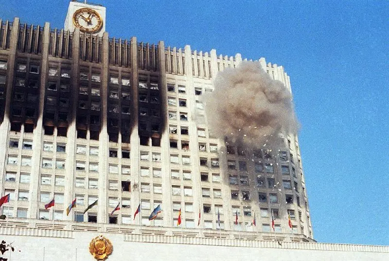 Разговор с очевидцами и участниками событий 1993 года: как развивались кровавые дни и какие выводы можно сделать сегодня.