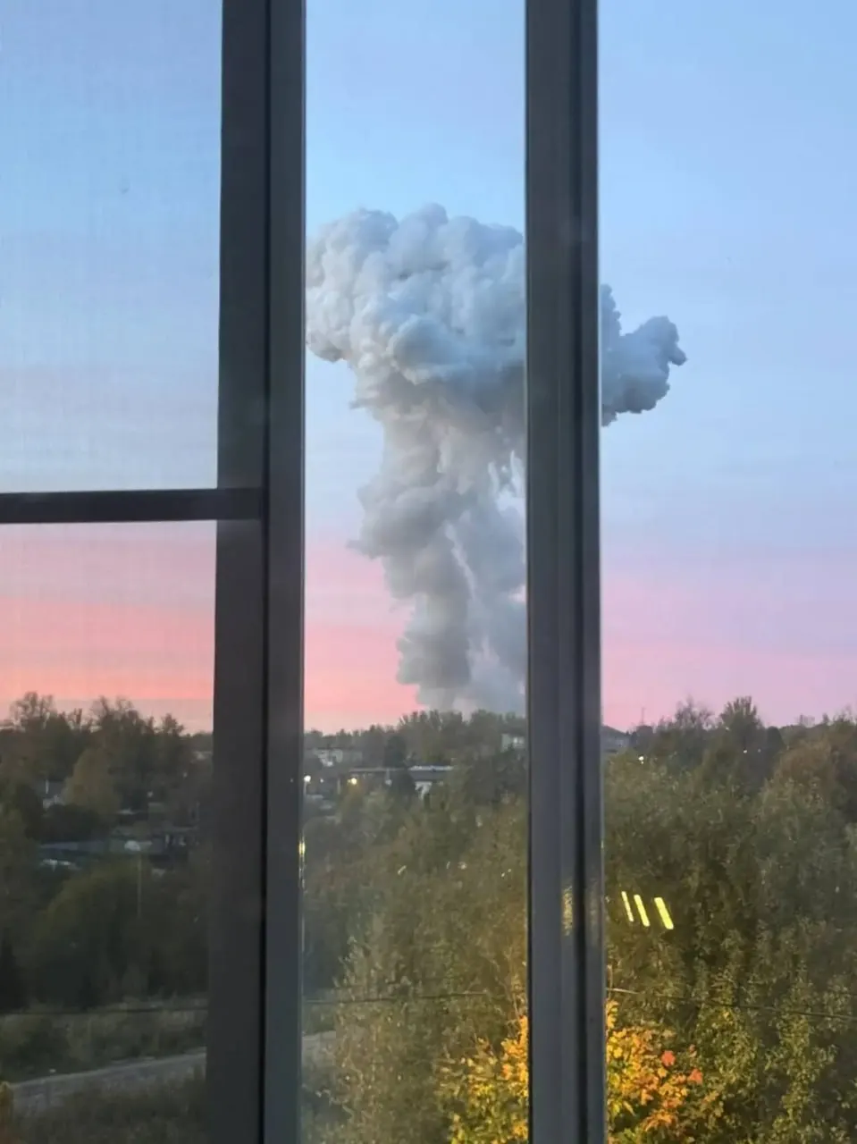 На промышленном объекте в Подмосковье произошёл взрыв; началась эвакуация, данные о пострадавших уточняются.