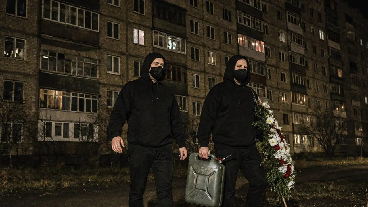Родители сталкиваются с постоянными звонками коллекторов и непониманием сути долга сына.