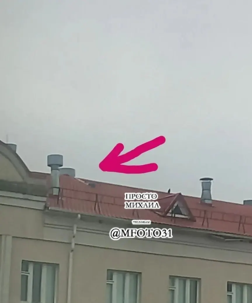 Дрон, предположительно с боевой частью, найден на крыше школы в Шебекино. Детали уточняются.