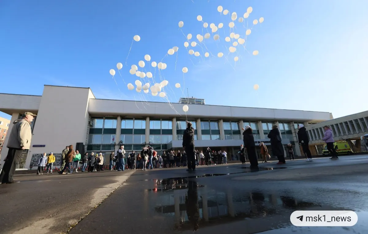 Москва вспоминает захват 2002 года: погибло 130 человек, более 700 получили ранения. Сегодня у театра прошла памятная акция.