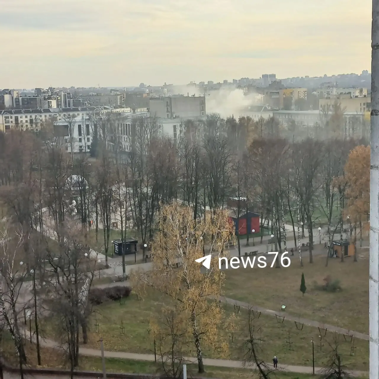 Пожар произошёл в жилом доме по адресу Ленина, 26. На месте работают пожарные и спасатели.