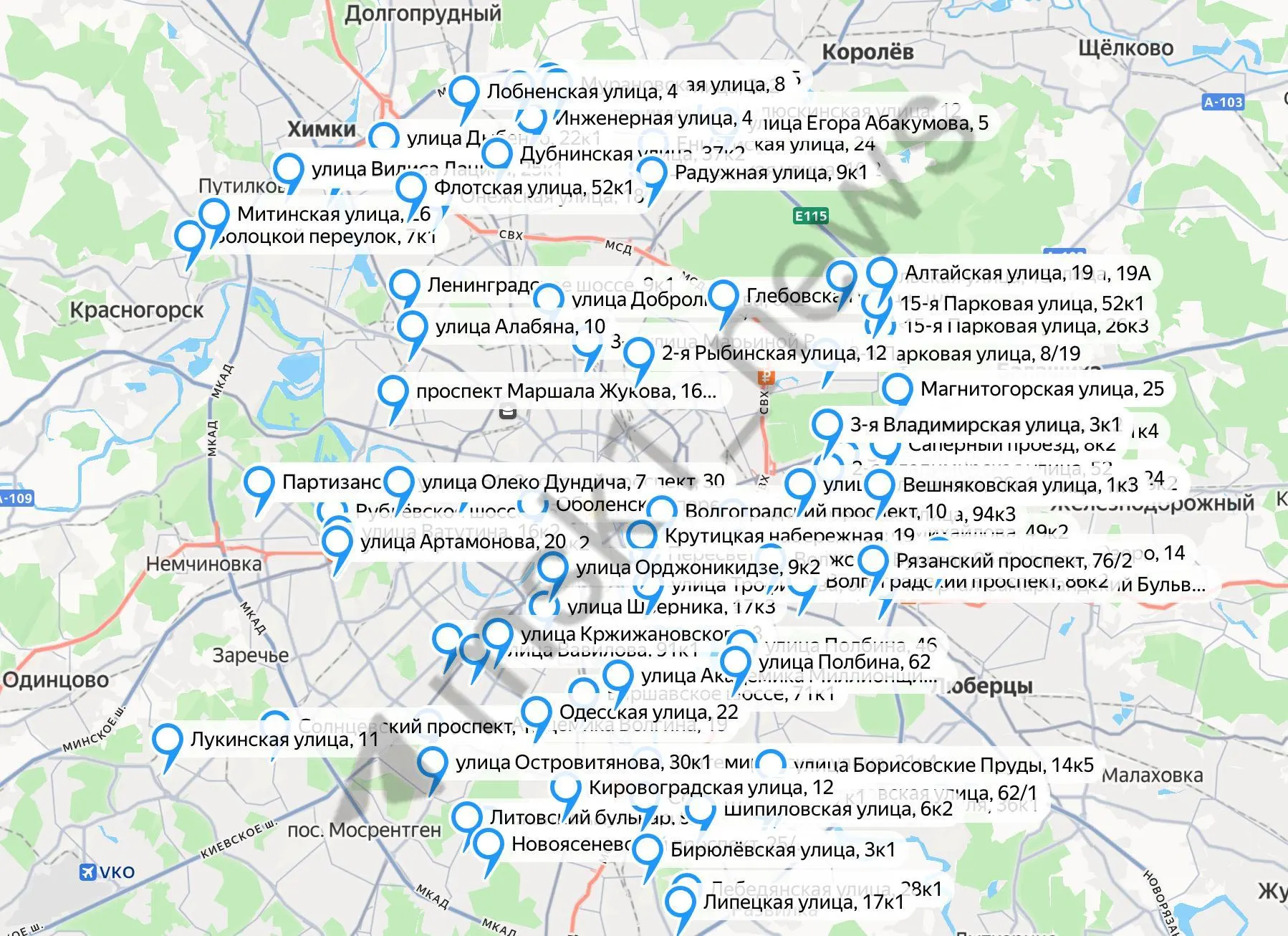 Карта показывает районы Москвы, где отопление ещё не подключено; запущена горячая линия по вопросам отопления.
