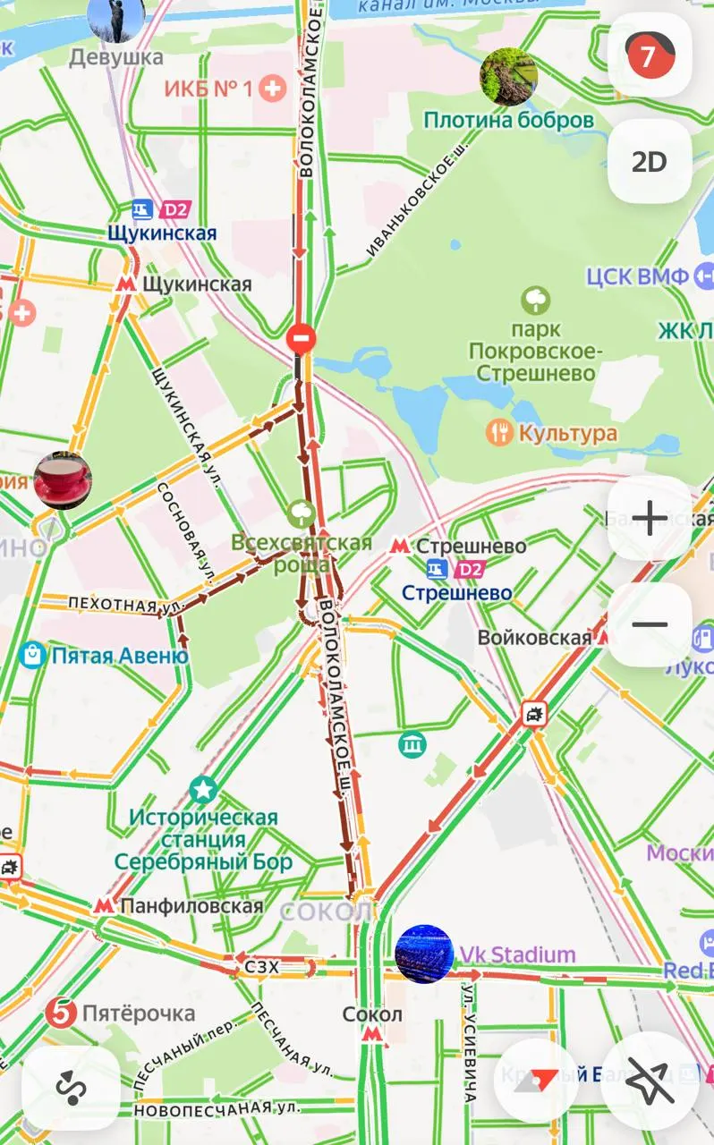 Заторы образовались на Волоколамском шоссе и по внутреннему участку МКАД: прохождение участков занимает существенно больше обычного.