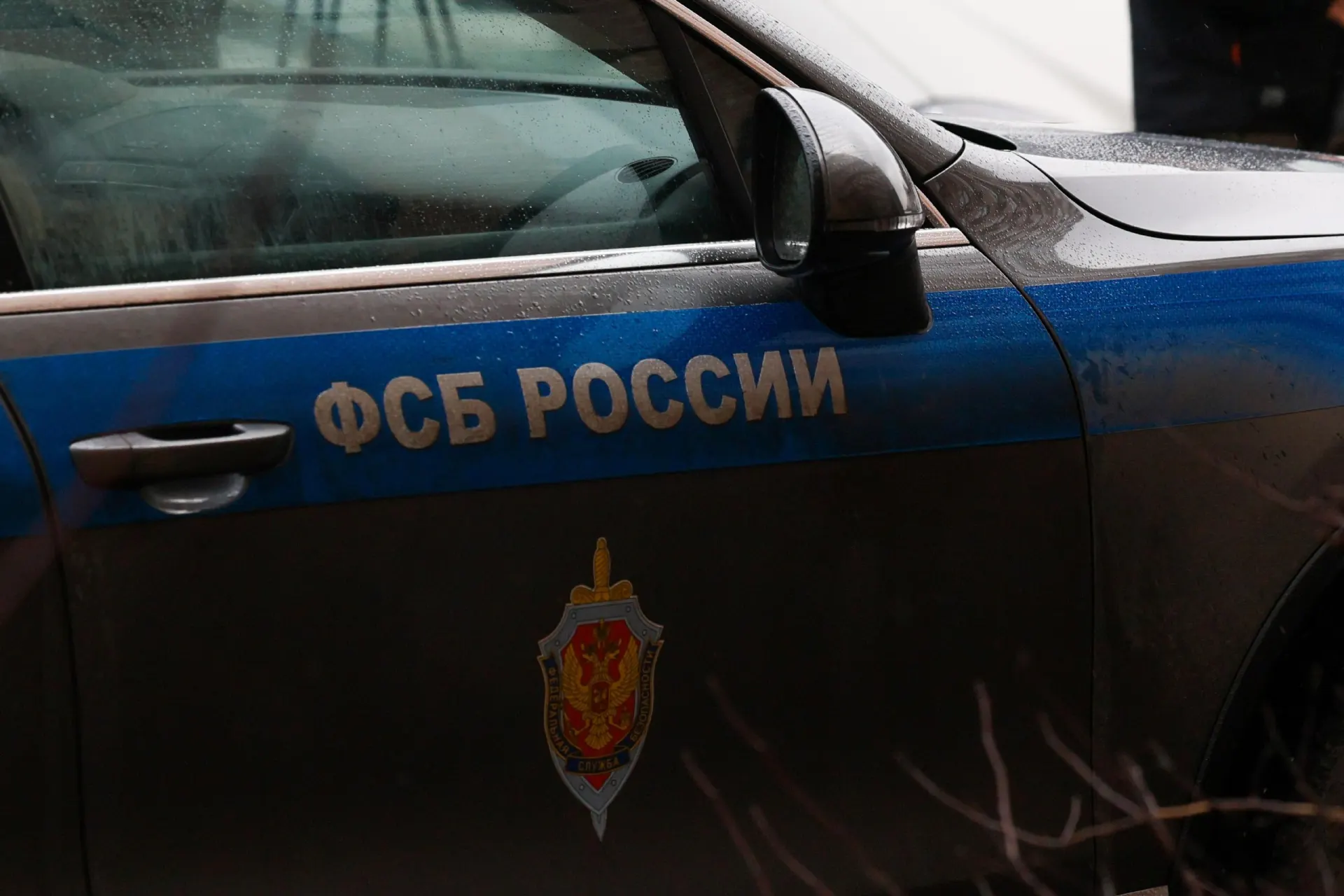 Задержанная подозревалась в подготовке диверсии на аэродроме Балтимор; обнаружены девять беспилотников и более четырех килограммов взрывчатки.