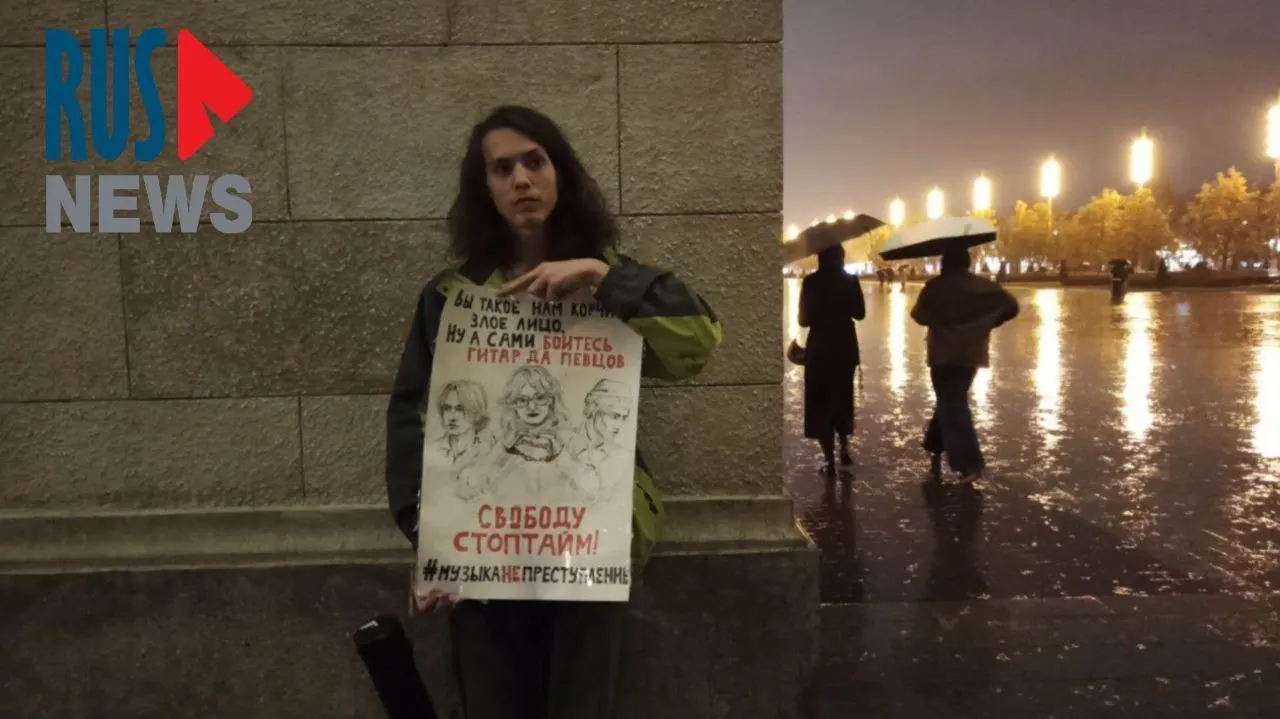 Активист с псевдонимом Леший был задержан примерно 20 минут назад; обстоятельства задержания уточняются.