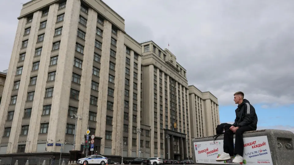 Депутаты объявили общие сбережения и доходы, достигающие десятков миллиардов рублей, что вызывает дискуссии о влиянии финансов на политику на федеральном уровне.