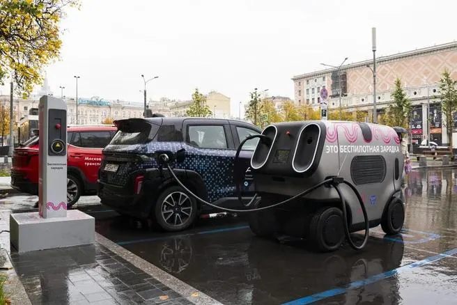 В столице начаты испытания мобильной роботизированной зарядной станции для электромобилей; планируется бронирование через приложение.