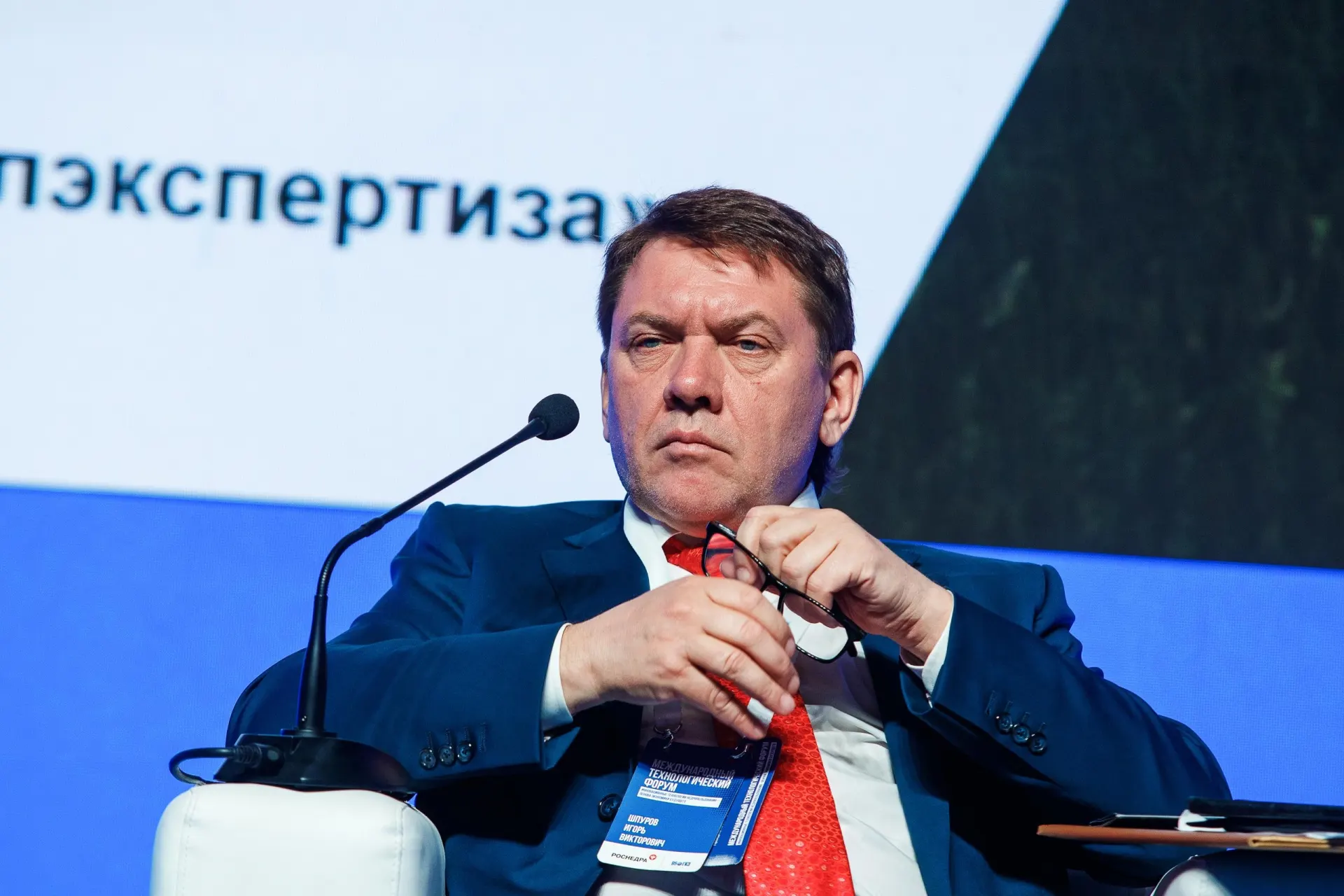 Гендиректор Государственной комиссии по запасам полезных ископаемых задержан в столице по подозрению во взятке в особо крупном размере; продолжается расследование.