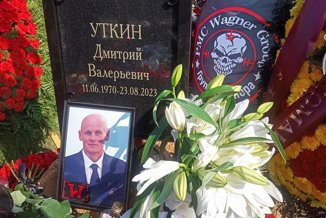 Судебные слушания в столице касаются признания отцовства и распределения имущества погибшего Дмитрия Уткина между близкими.