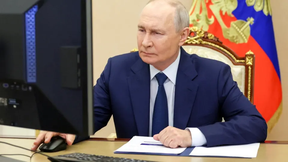 Президент призвал государство активнее влиять на работу соцсетей ради общественной безопасности; рассматриваются инициативы по идентификации детей в сетях и ограничению онлайн-времени. Обзор ситуации подчёркивает давление на крупные платформы и вопросы свободы сети.