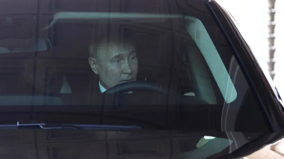 Обзор того, как китайские марки выходят на рынок новых автомобилей в России на фоне роста утилизационного сбора и НДС, и как это влияет на стоимость и доступность машин.